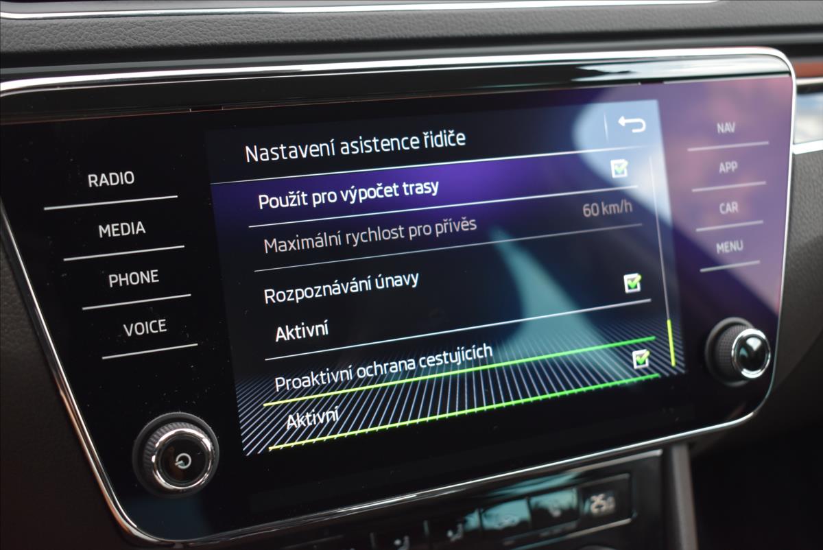 Škoda Superb 1,5 TSi  DSG L&K Assist Canton Virtual - 38