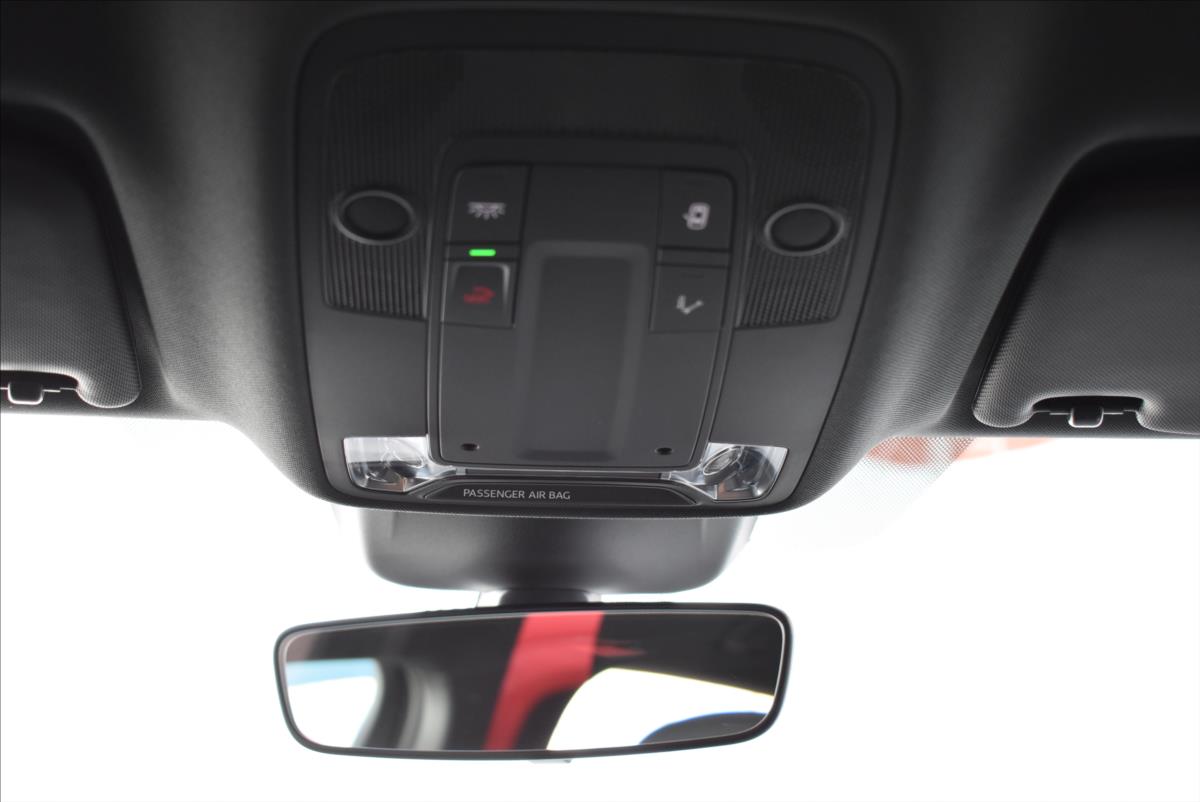 Audi Q3 1,4 45 TFSIe  S-tronic S-line LED Assist - 16
