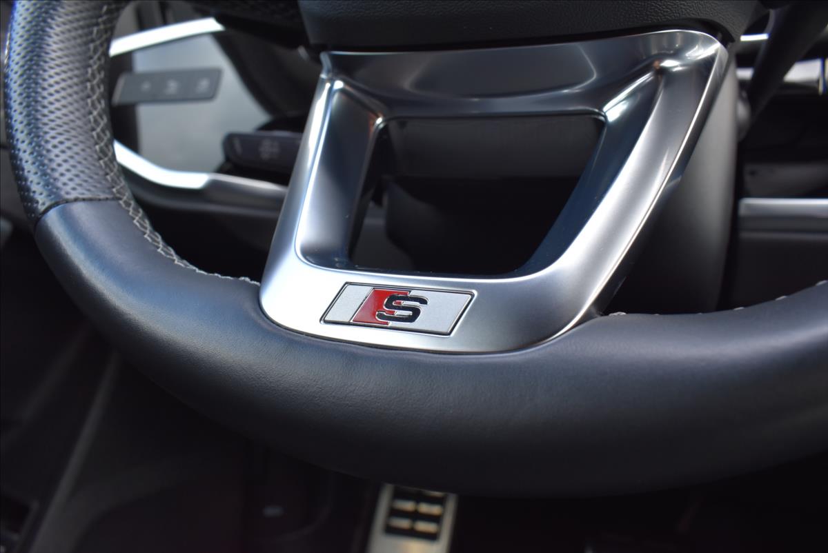 Audi Q3 1,4 45 TFSIe  S-tronic S-line LED Assist - 18