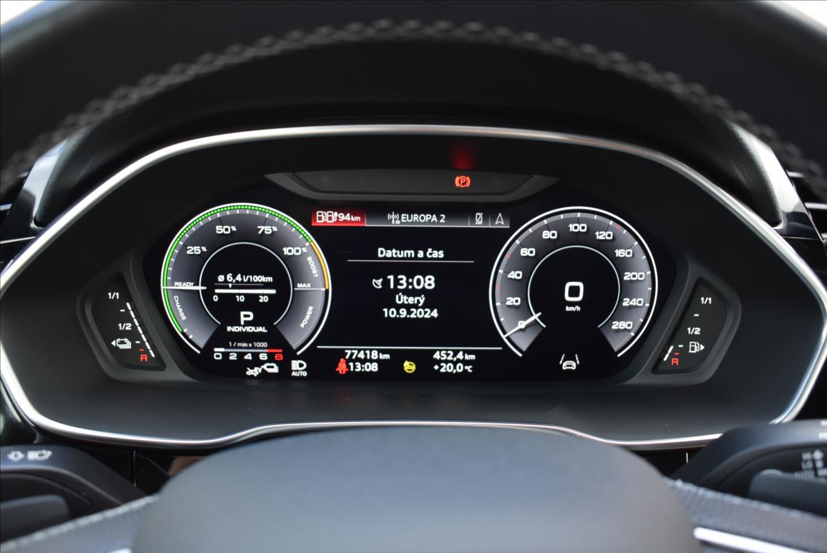 Audi Q3 1,4 45 TFSIe  S-tronic S-line LED Assist - 24