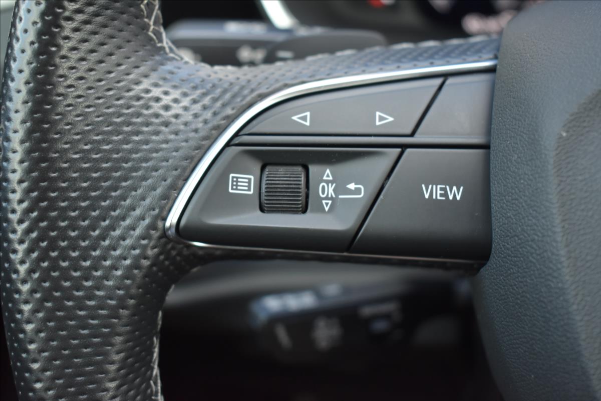 Audi Q3 1,4 45 TFSIe  S-tronic S-line LED Assist - 27