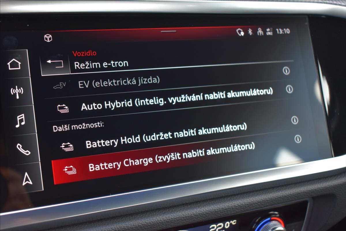 Audi Q3 1,4 45 TFSIe  S-tronic S-line LED Assist - 32