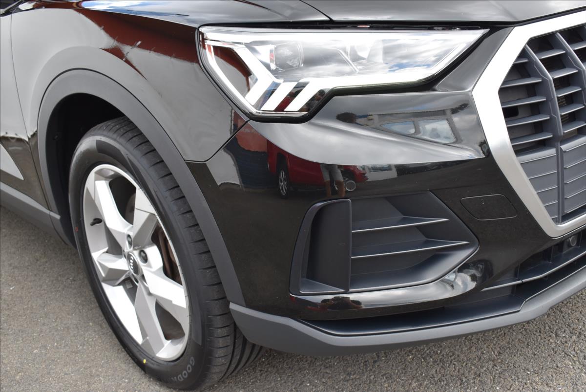 Audi Q3 1,4 45 TFSIe  S-tronic S-line LED Assist - 2