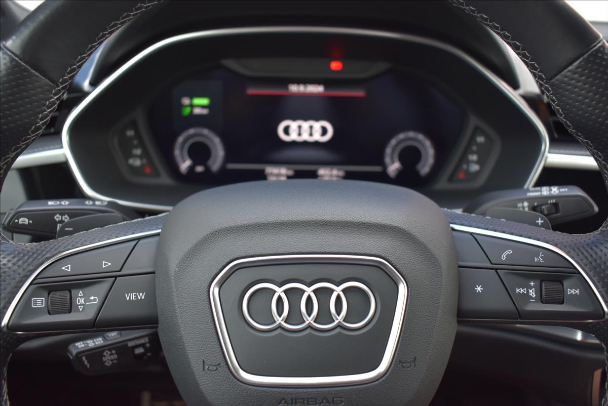 Audi Q3 1,4 45 TFSIe  S-tronic S-line LED Assist - 47