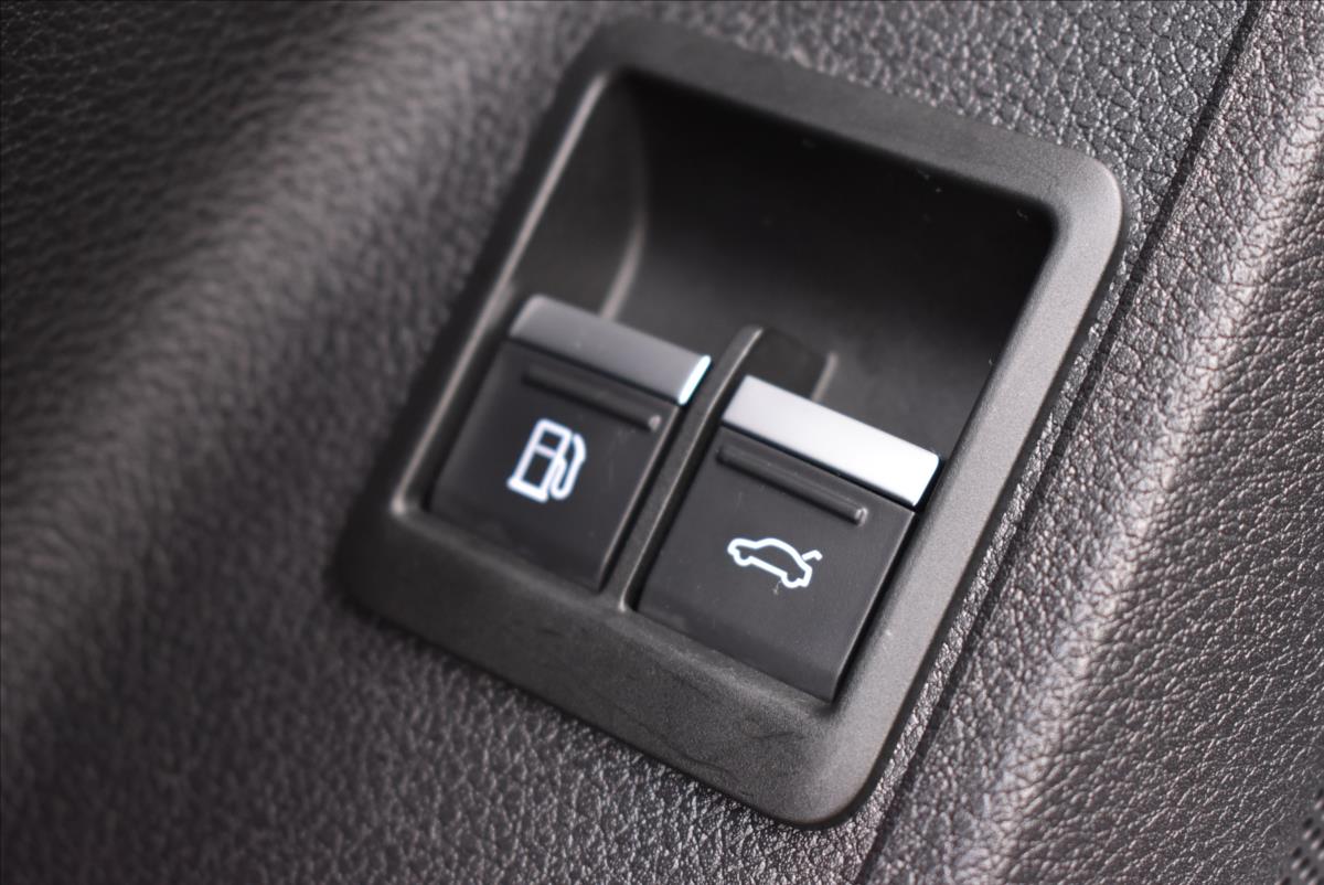 Audi Q3 1,4 45 TFSIe  S-tronic S-line LED Assist - 48