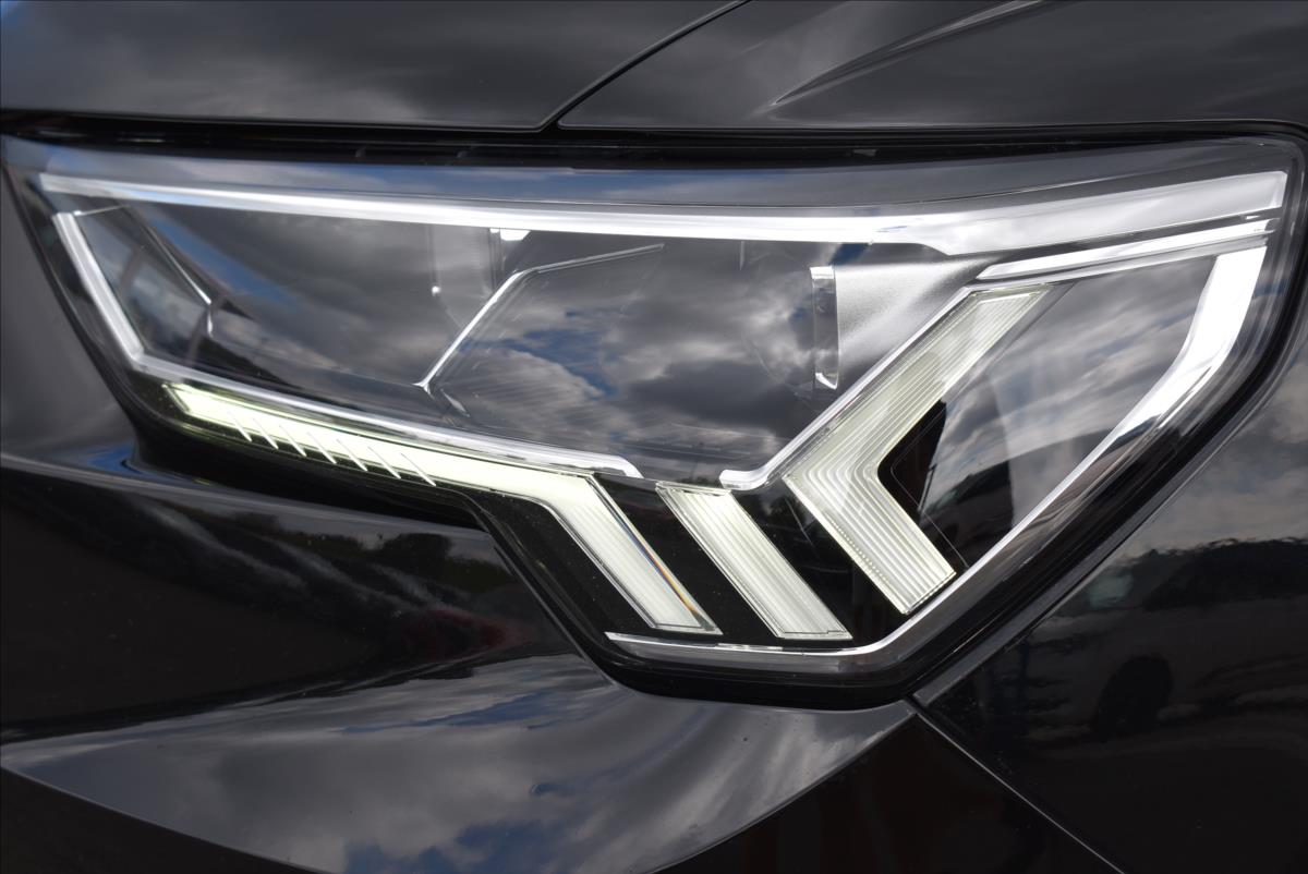 Audi Q3 1,4 45 TFSIe  S-tronic S-line LED Assist - 3