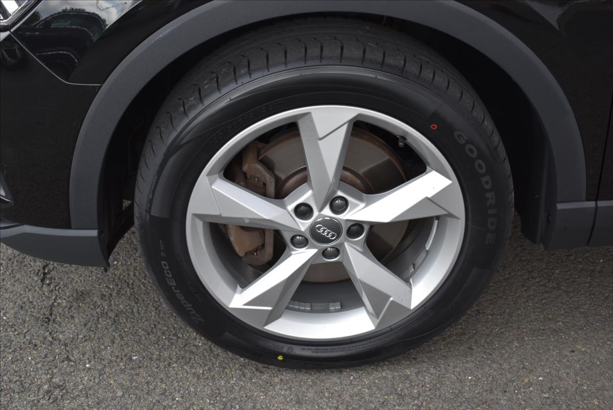 Audi Q3 1,4 45 TFSIe  S-tronic S-line LED Assist - 4