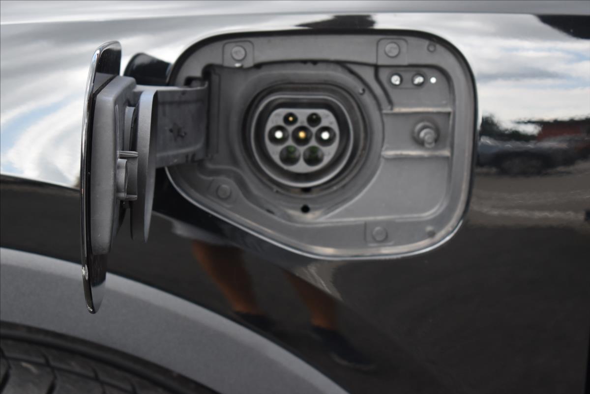 Audi Q3 1,4 45 TFSIe  S-tronic S-line LED Assist - 5