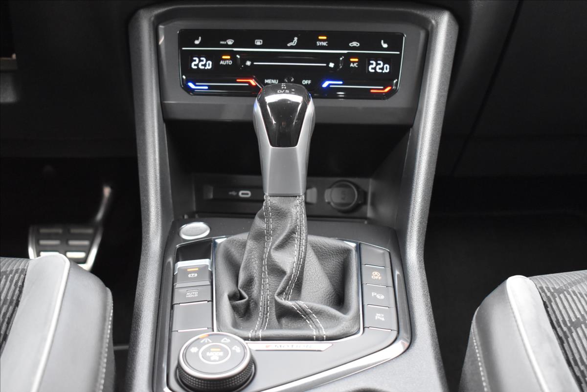Volkswagen Tiguan Allspace 2,0 TDi  DSG 4x4 R-Line Assist Virtual - 15