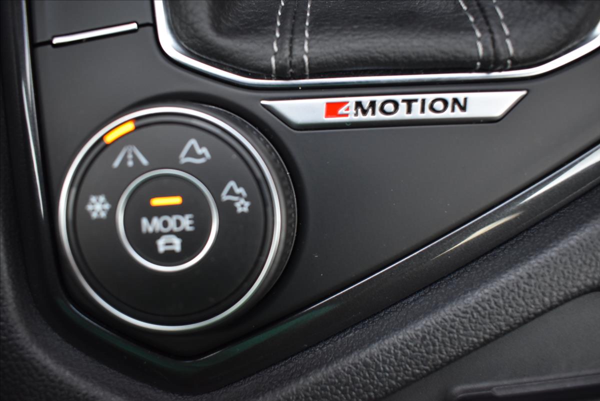 Volkswagen Tiguan Allspace 2,0 TDi  DSG 4x4 R-Line Assist Virtual - 45