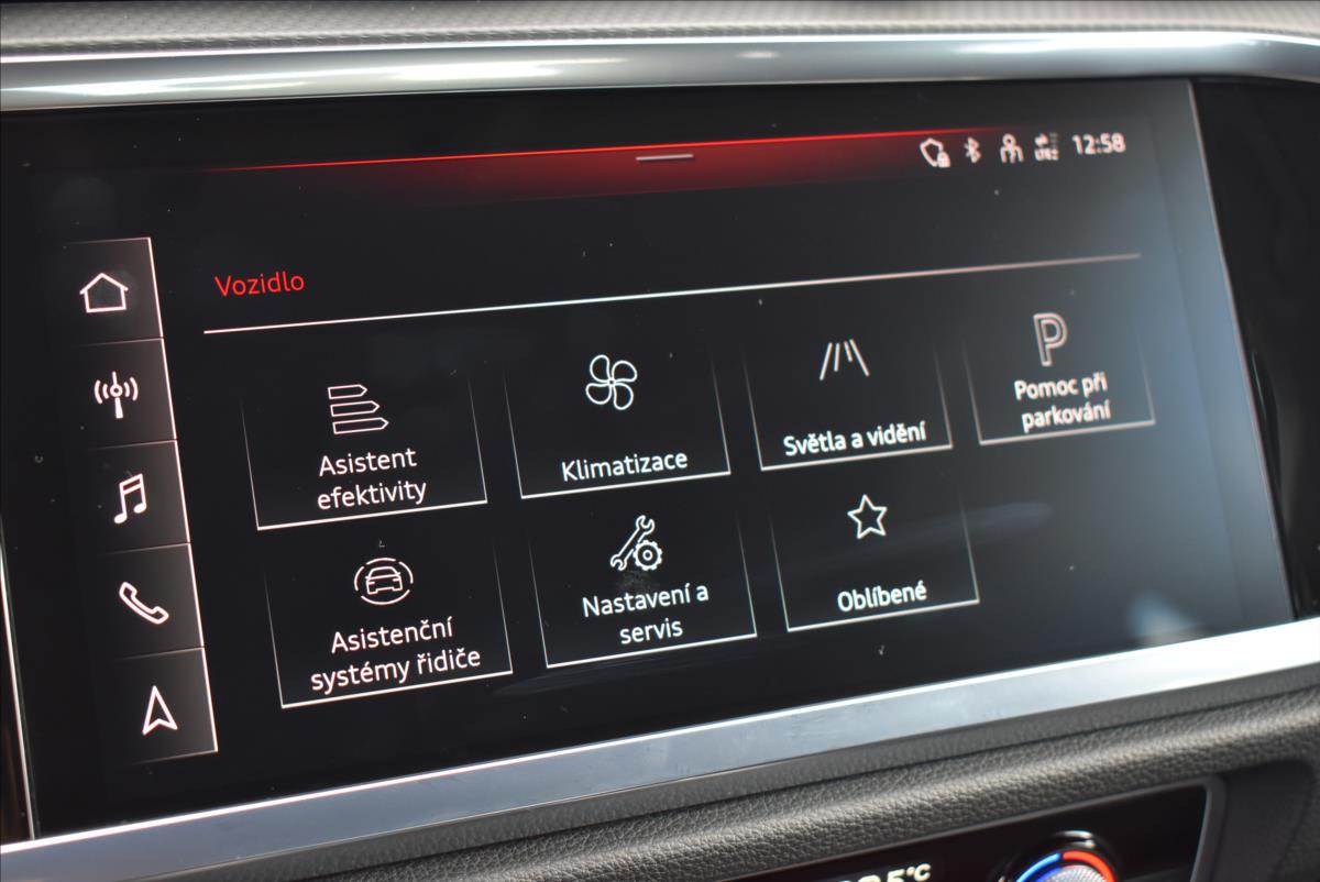 Audi Q3 2,0 TDi  Quattro S-Line Assist Virtual - 27