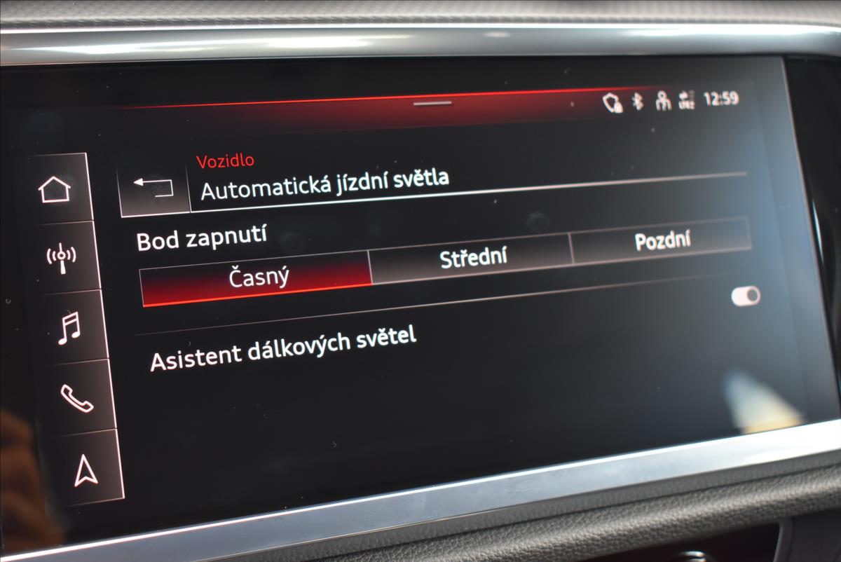 Audi Q3 2,0 TDi  Quattro S-Line Assist Virtual - 31