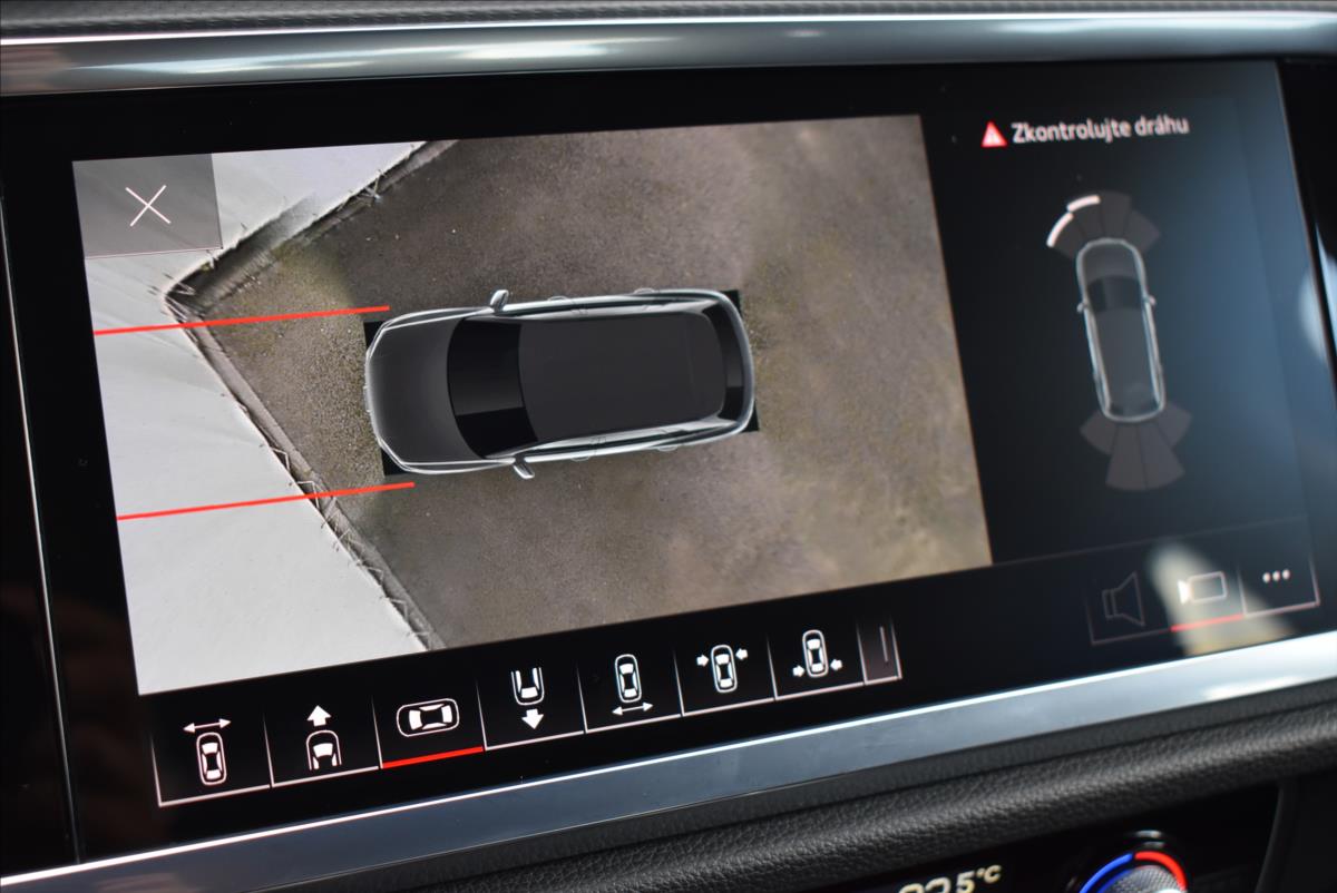 Audi Q3 2,0 TDi  Quattro S-Line Assist Virtual - 34