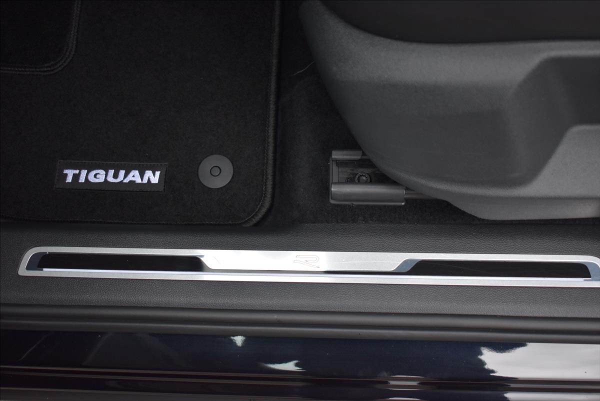 Volkswagen Tiguan Allspace 2,0 TDi  DSG 4x4 R-Line Matrix LED - 21