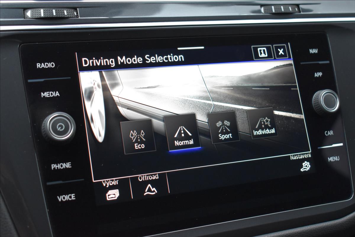 Volkswagen Tiguan Allspace 2,0 TDi  DSG 4x4 R-Line Matrix LED - 36