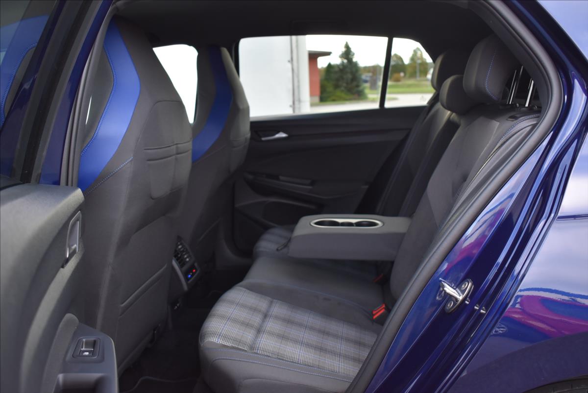 Volkswagen Golf 1,4 TSi  GTE Hybrid Virtual LED Kamera - 11