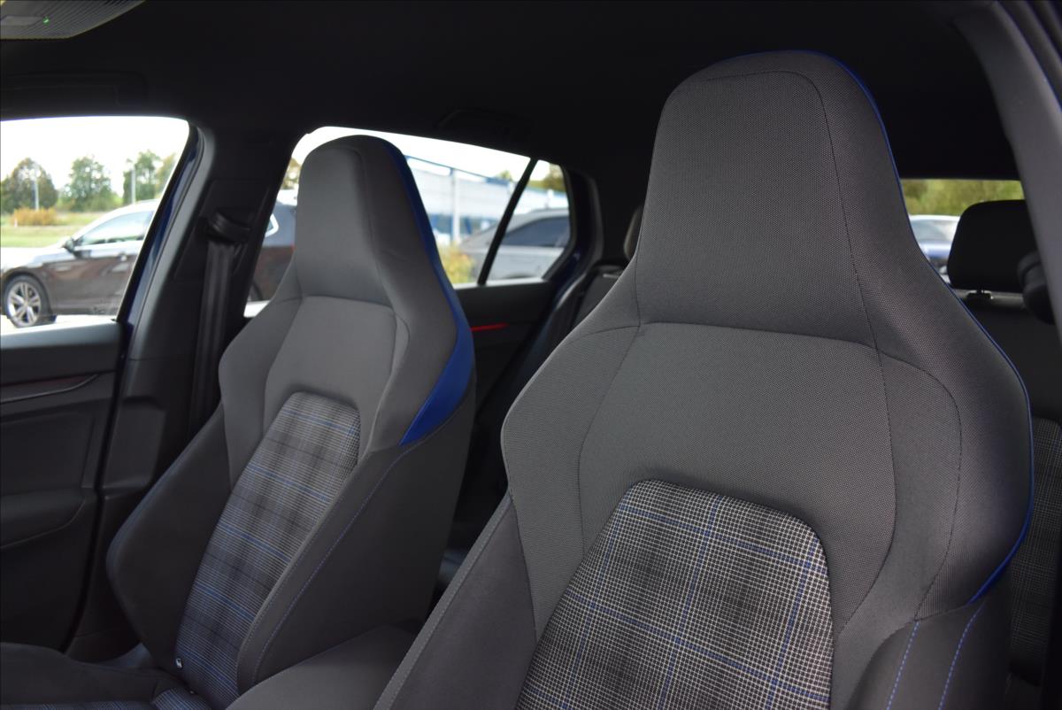 Volkswagen Golf 1,4 TSi  GTE Hybrid Virtual LED Kamera - 19