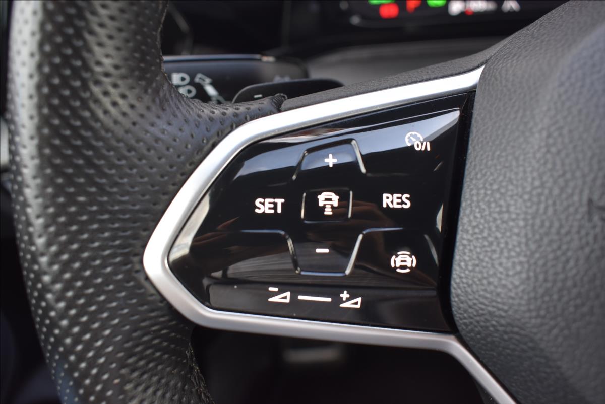 Volkswagen Golf 1,4 TSi  GTE Hybrid Virtual LED Kamera - 24