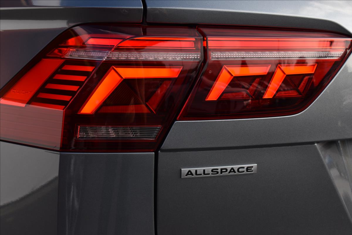 Volkswagen Tiguan Allspace 2,0 TDi  DSG 4x4 R-Line 7Míst Virtual - 9