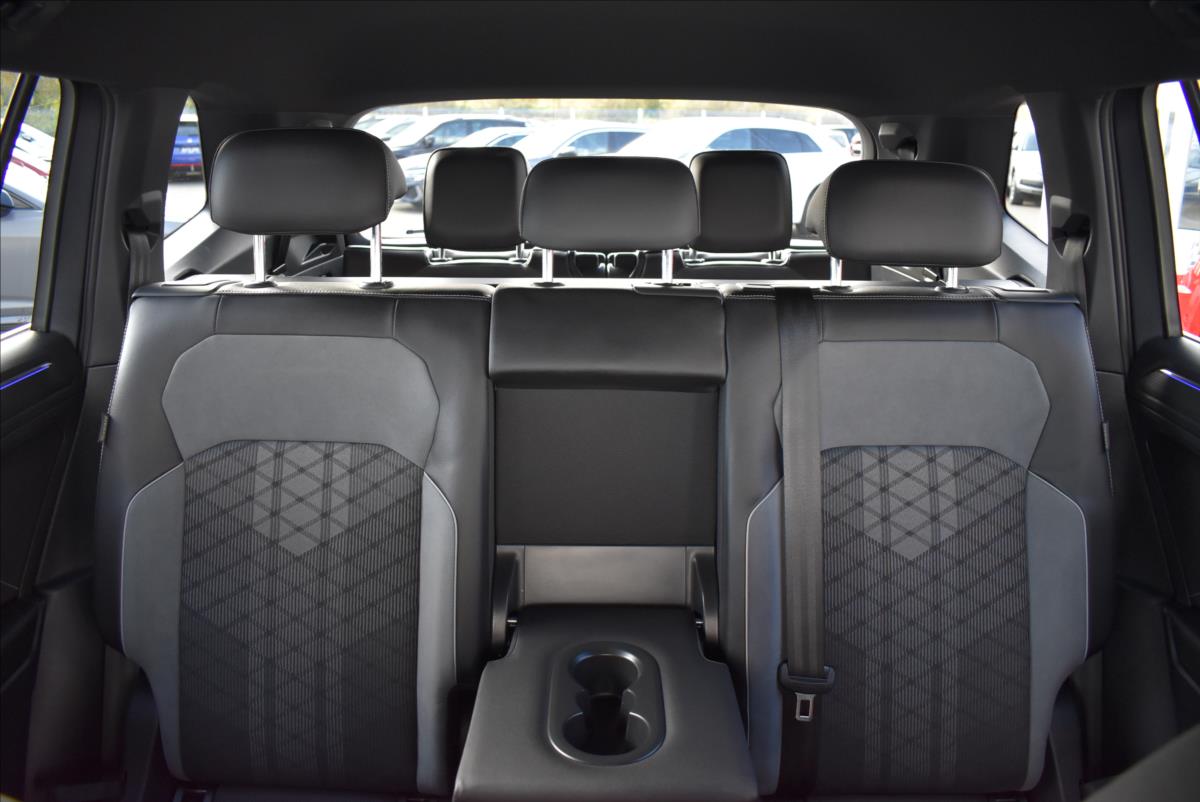 Volkswagen Tiguan Allspace 2,0 TDi  DSG 4x4 R-Line 7Míst Virtual - 20
