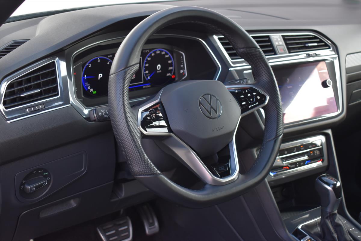 Volkswagen Tiguan Allspace 2,0 TDi  DSG 4x4 R-Line 7Míst Virtual - 22
