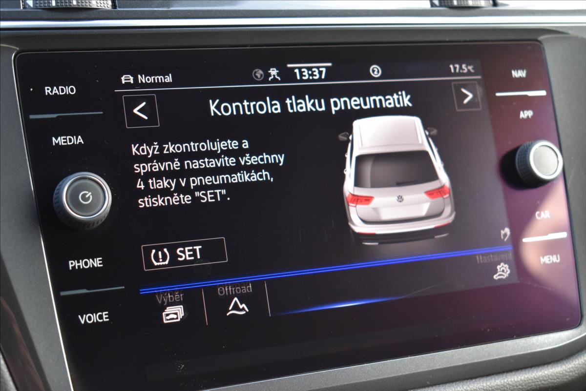 Volkswagen Tiguan Allspace 2,0 TDi  DSG 4x4 R-Line 7Míst Virtual - 32