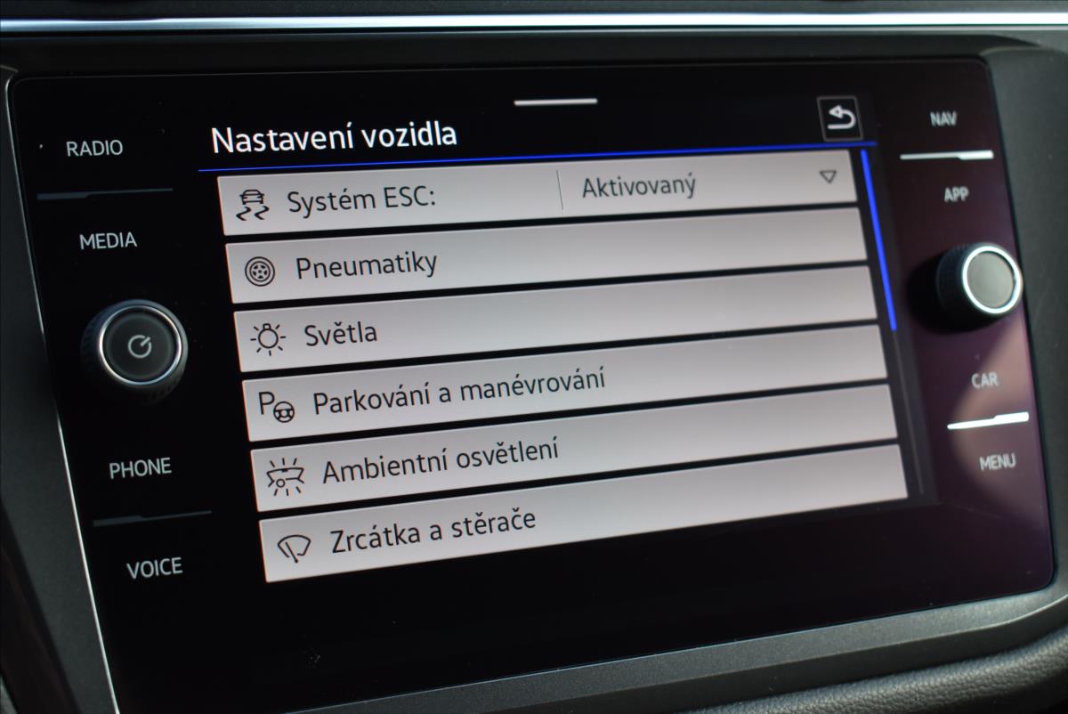 Volkswagen Tiguan Allspace 2,0 TDi  DSG 4x4 R-Line 7Míst Virtual - 34