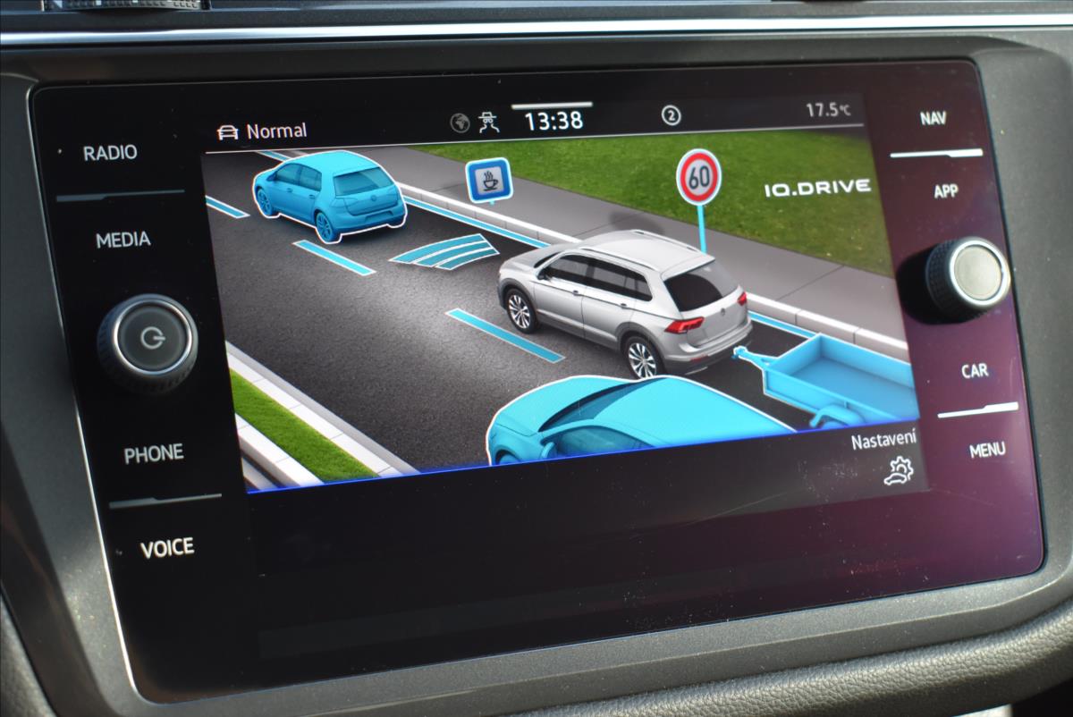 Volkswagen Tiguan Allspace 2,0 TDi  DSG 4x4 R-Line 7Míst Virtual - 39