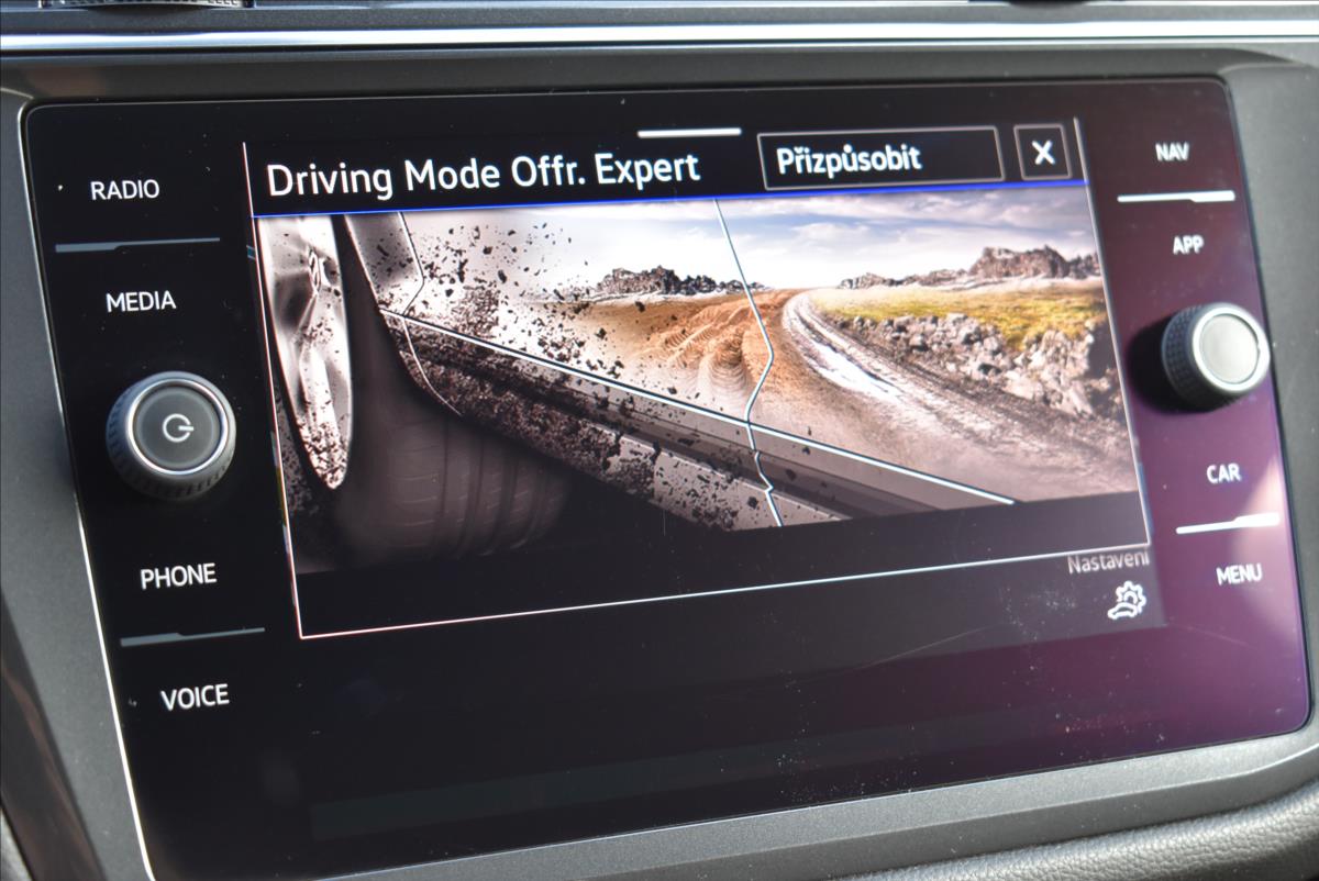 Volkswagen Tiguan Allspace 2,0 TDi  DSG 4x4 R-Line 7Míst Virtual - 42
