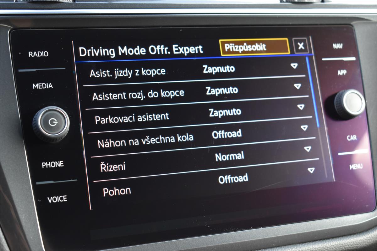 Volkswagen Tiguan Allspace 2,0 TDi  DSG 4x4 R-Line 7Míst Virtual - 43