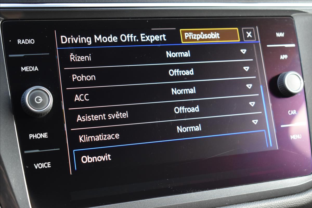 Volkswagen Tiguan Allspace 2,0 TDi  DSG 4x4 R-Line 7Míst Virtual - 44