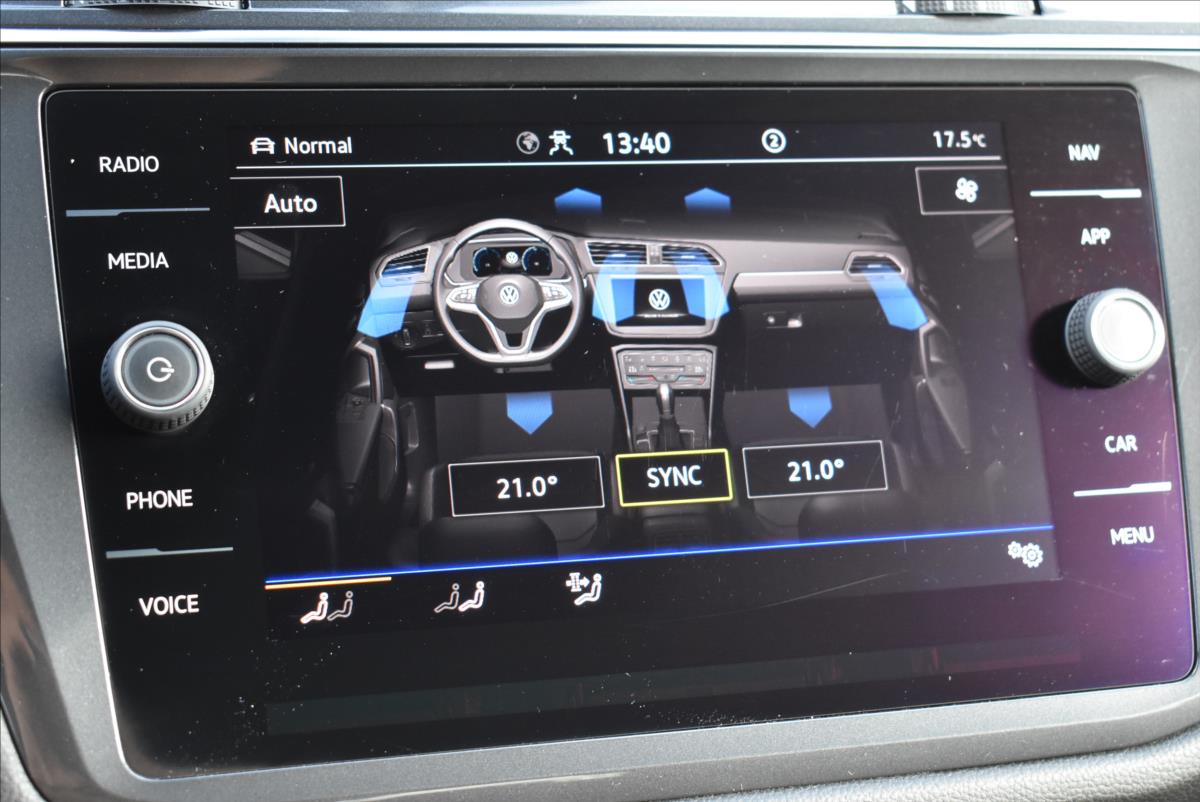 Volkswagen Tiguan Allspace 2,0 TDi  DSG 4x4 R-Line 7Míst Virtual - 45