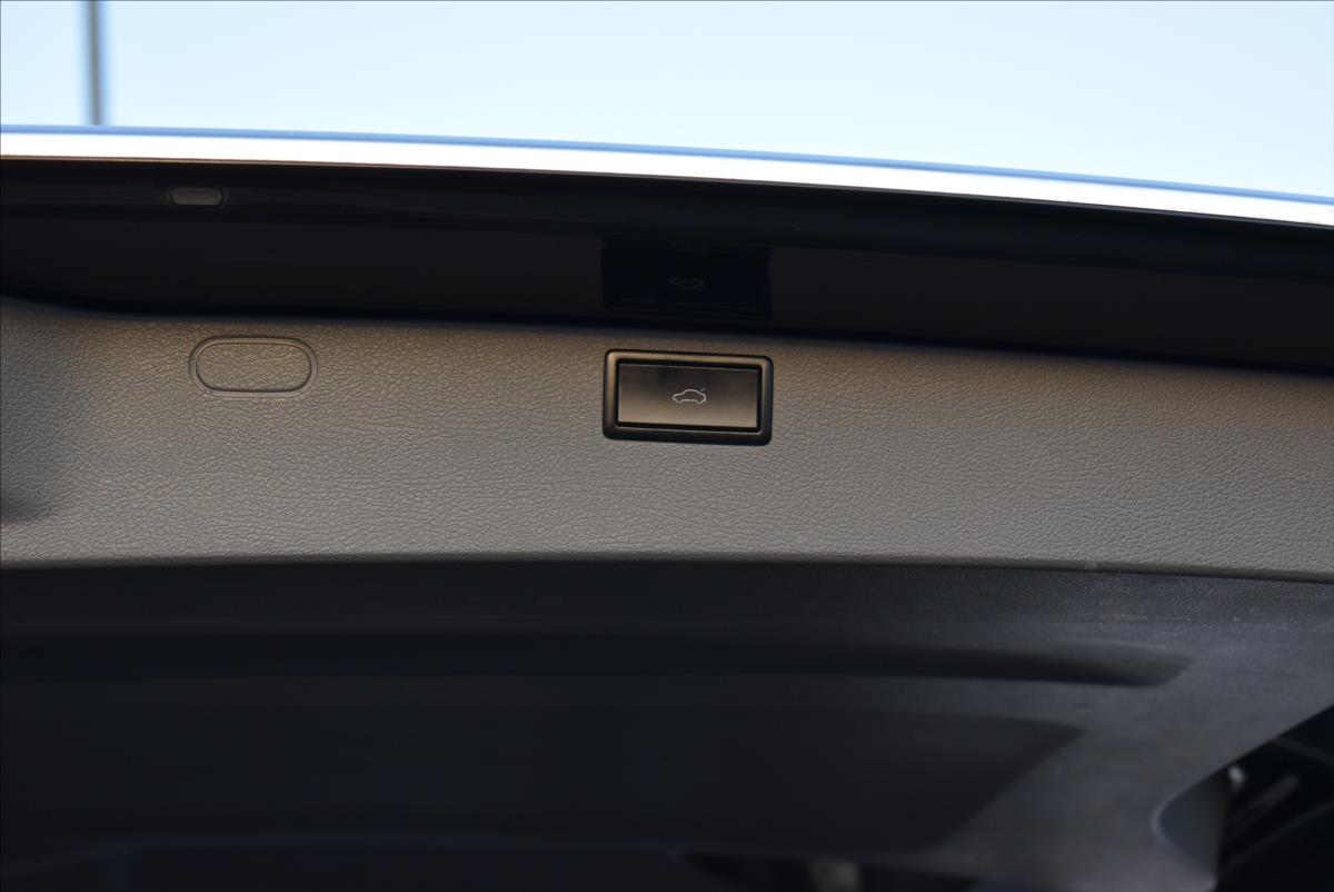 Volkswagen Caravelle 2,0 TDi  DSG LONG BULLI Virtual LED - 8