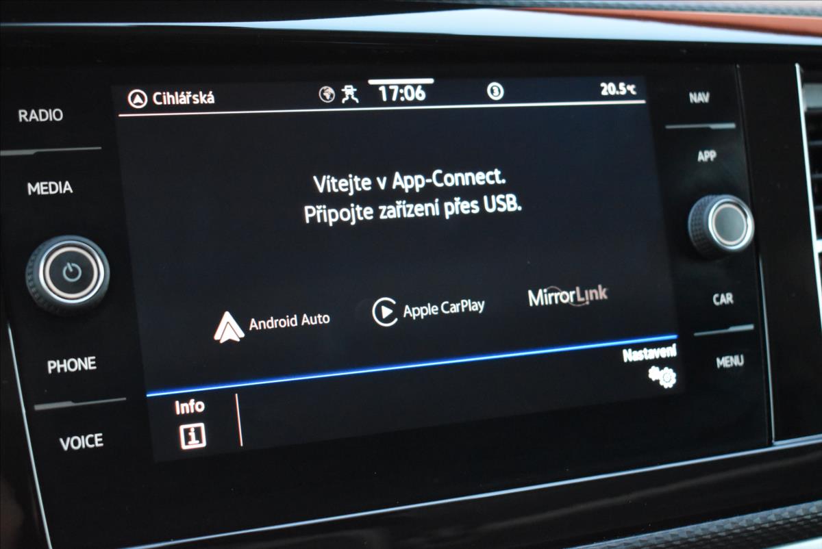 Volkswagen Caravelle 2,0 TDi  DSG LONG BULLI Virtual LED - 33