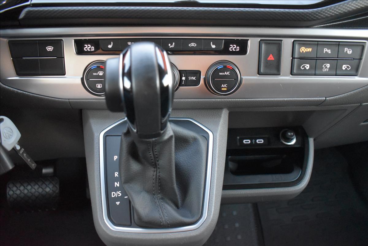 Volkswagen Caravelle 2,0 TDi  DSG LONG BULLI Virtual LED - 39