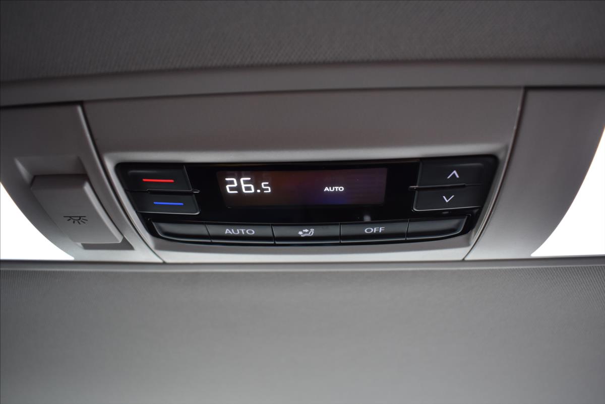 Volkswagen Caravelle 2,0 TDi  DSG LONG BULLI Virtual LED - 42