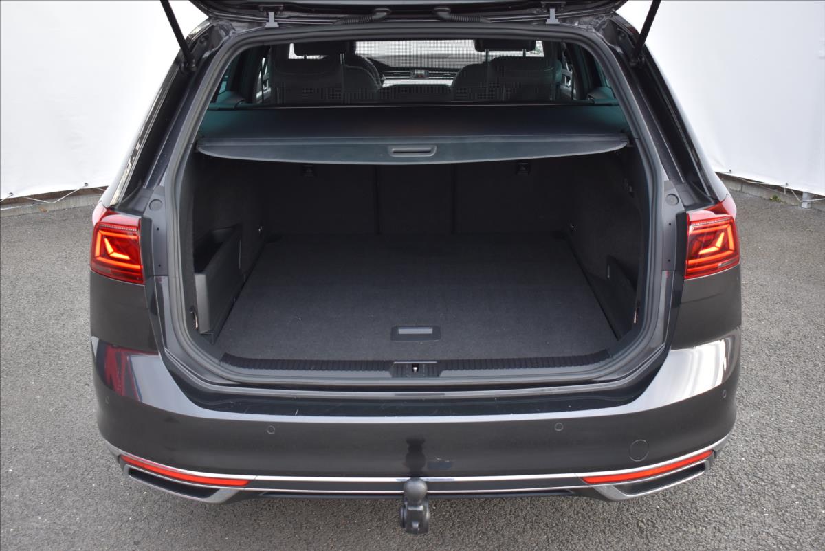 Volkswagen Passat 1,4 TSi  DSG GTE Virtual LED Matrix - 11