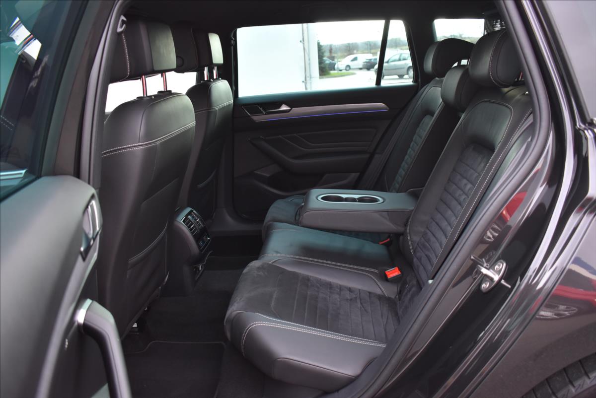 Volkswagen Passat 1,4 TSi  DSG GTE Virtual LED Matrix - 12