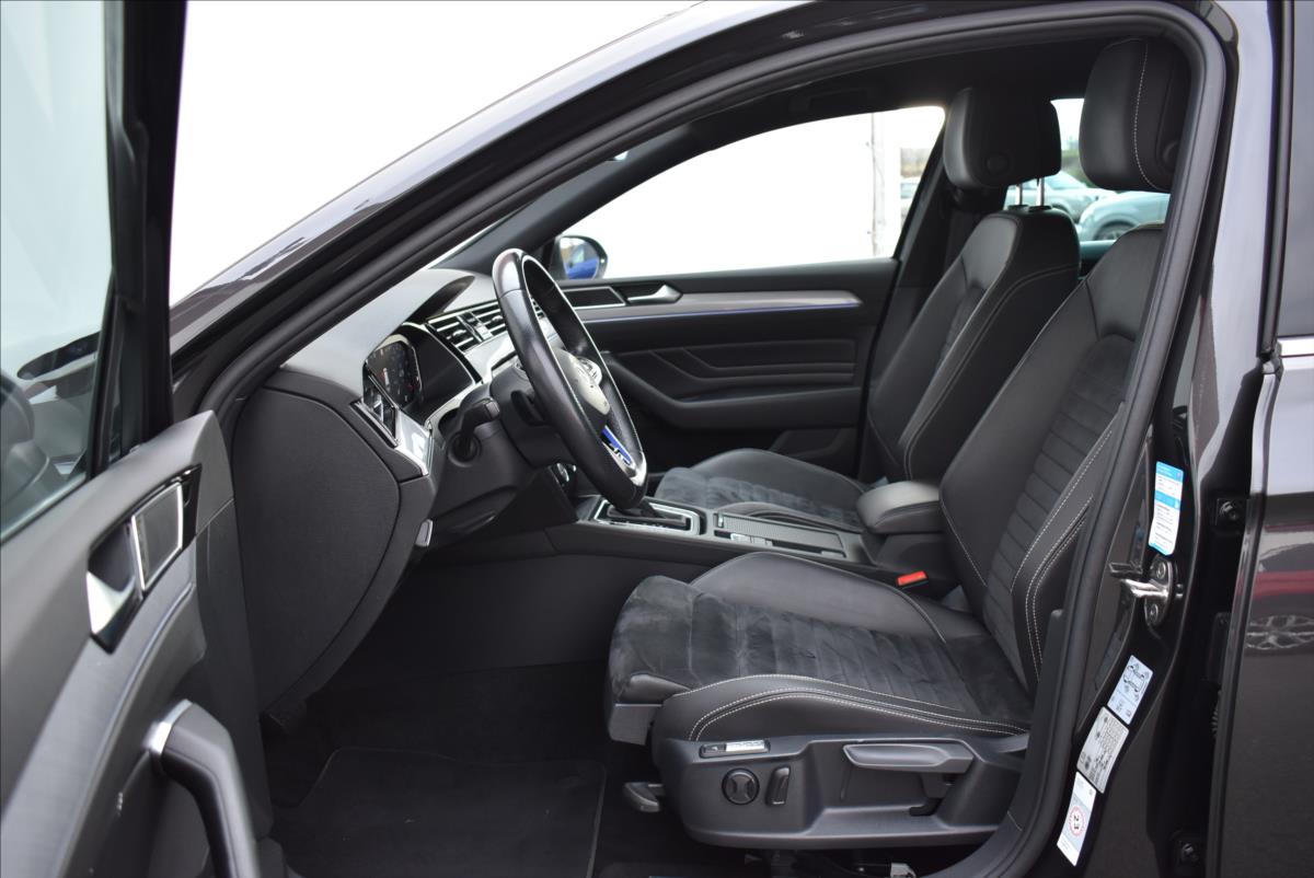 Volkswagen Passat 1,4 TSi  DSG GTE Virtual LED Matrix - 19