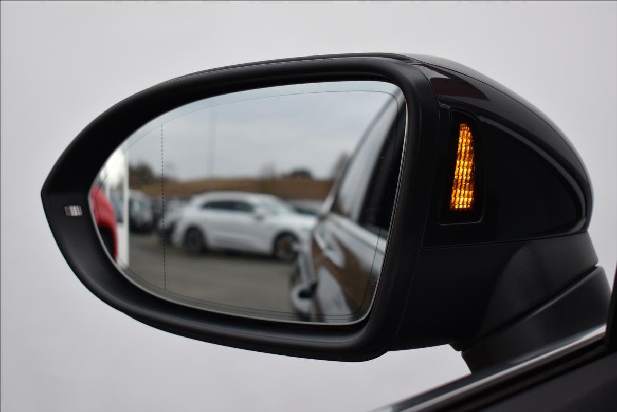 Volkswagen Passat 1,4 TSi  DSG GTE Virtual LED Matrix - 26