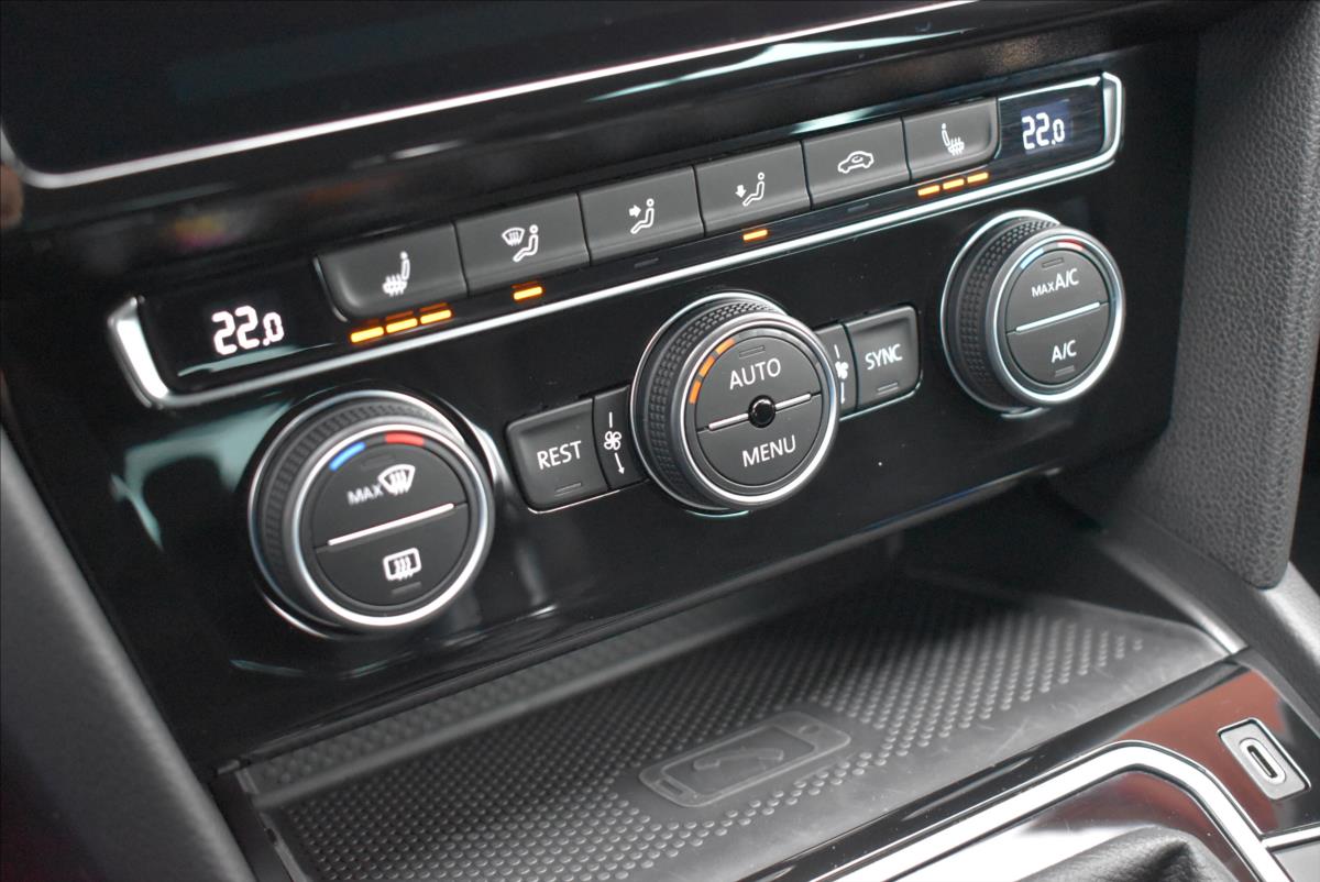 Volkswagen Passat 1,4 TSi  DSG GTE Virtual LED Matrix - 46