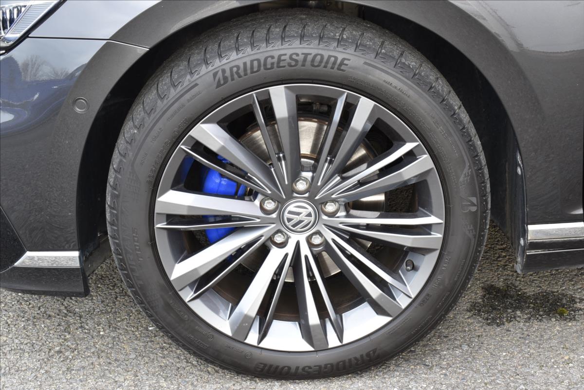Volkswagen Passat 1,4 TSi  DSG GTE Virtual LED Matrix - 4