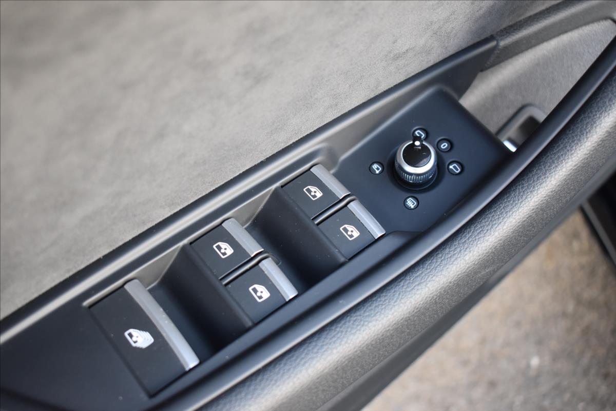Audi A5 2,0 40TDi  quattro S-Line LED Matrix - 16
