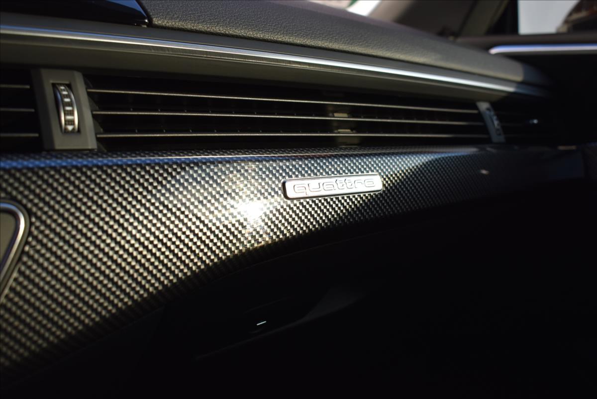 Audi A5 2,0 40TDi  quattro S-Line LED Matrix - 38