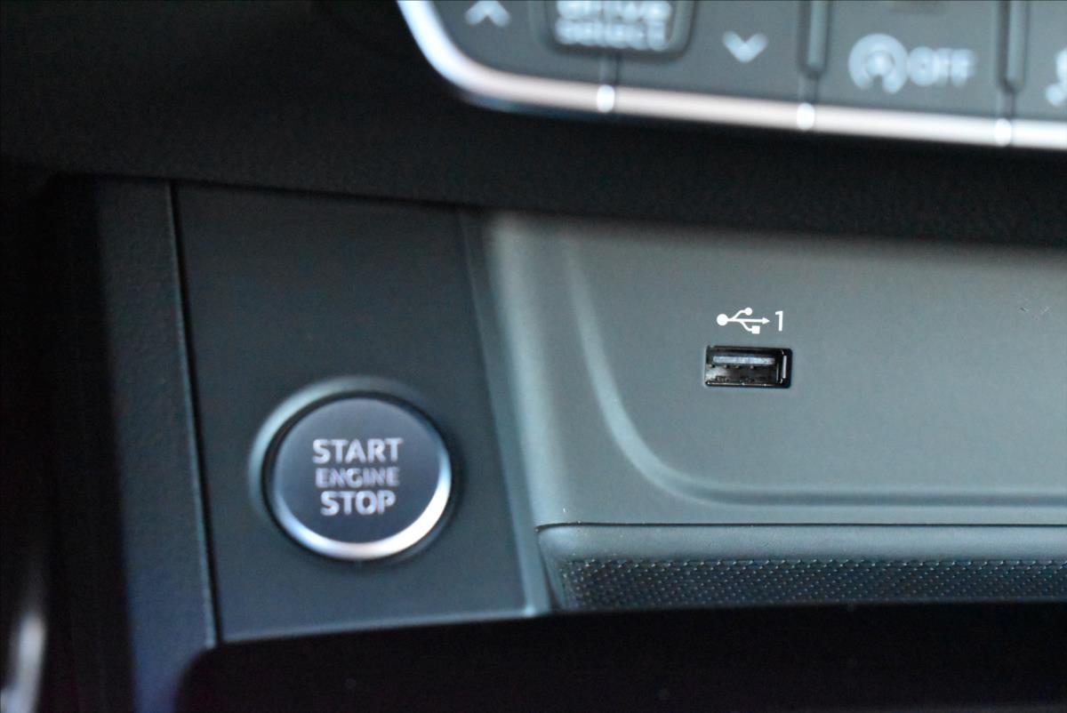 Audi A5 2,0 40TDi  quattro S-Line LED Matrix - 44