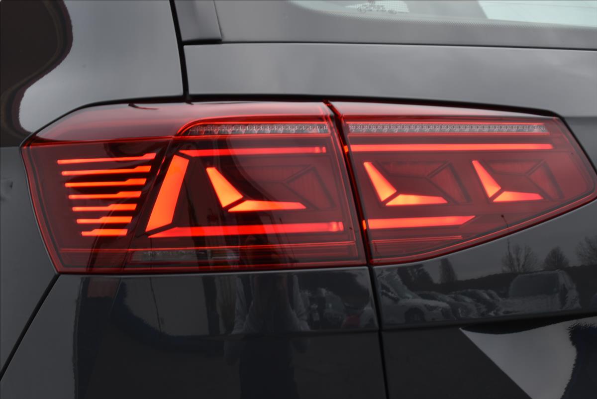 Volkswagen Passat 1,4 TSi  DSG GTE Virtual LED Assist - 9