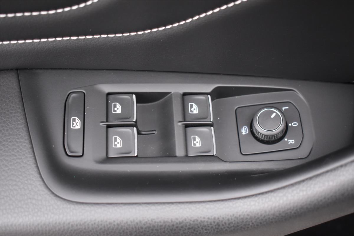 Volkswagen Passat 1,4 TSi  DSG GTE Virtual LED Assist - 25