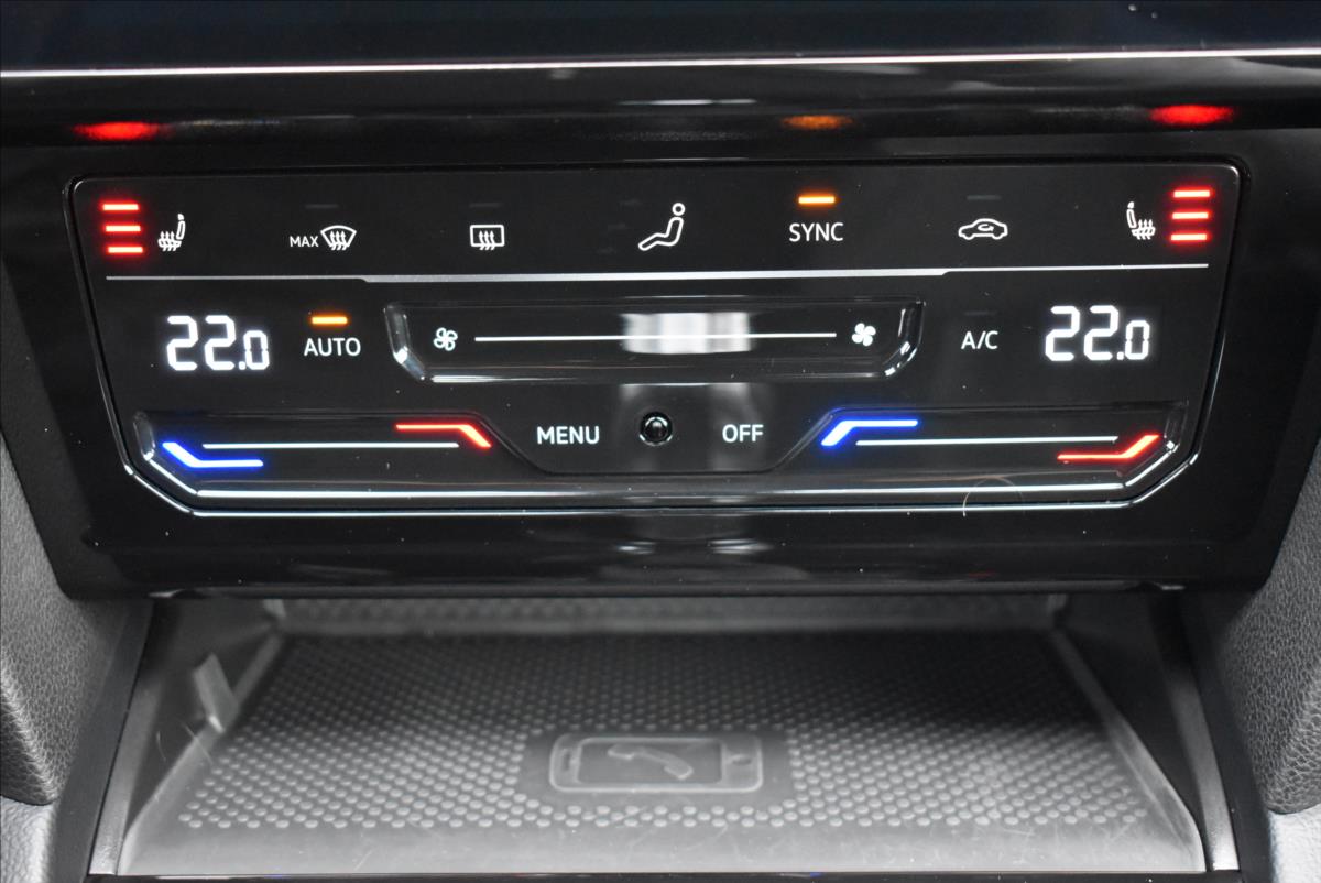 Volkswagen Passat 1,4 TSi  DSG GTE Virtual LED Assist - 45