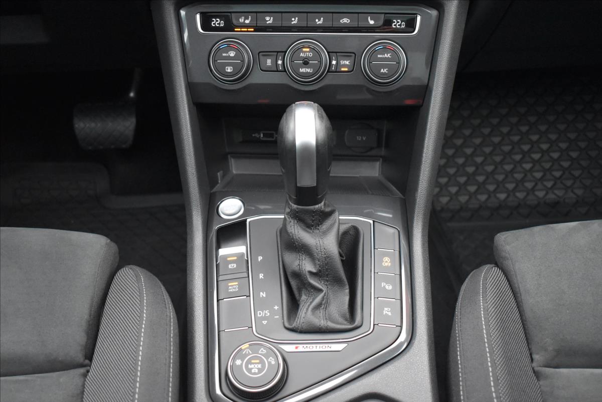 Volkswagen Tiguan Allspace 2,0 BiTDi  DSG 4x4 R-Line LED Assist - 17