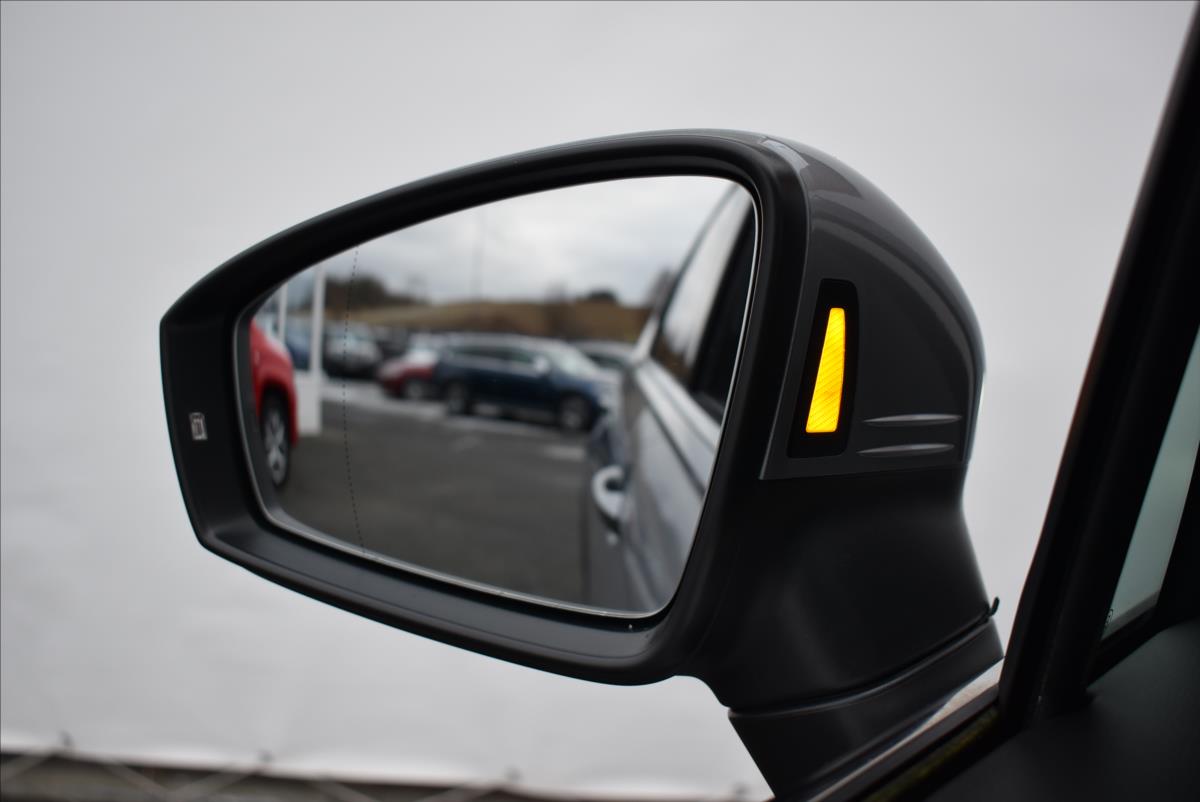 Volkswagen Tiguan Allspace 2,0 BiTDi  DSG 4x4 R-Line LED Assist - 29